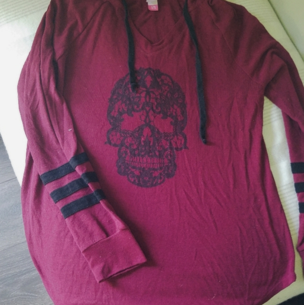 No Boundaries Skull hoodie